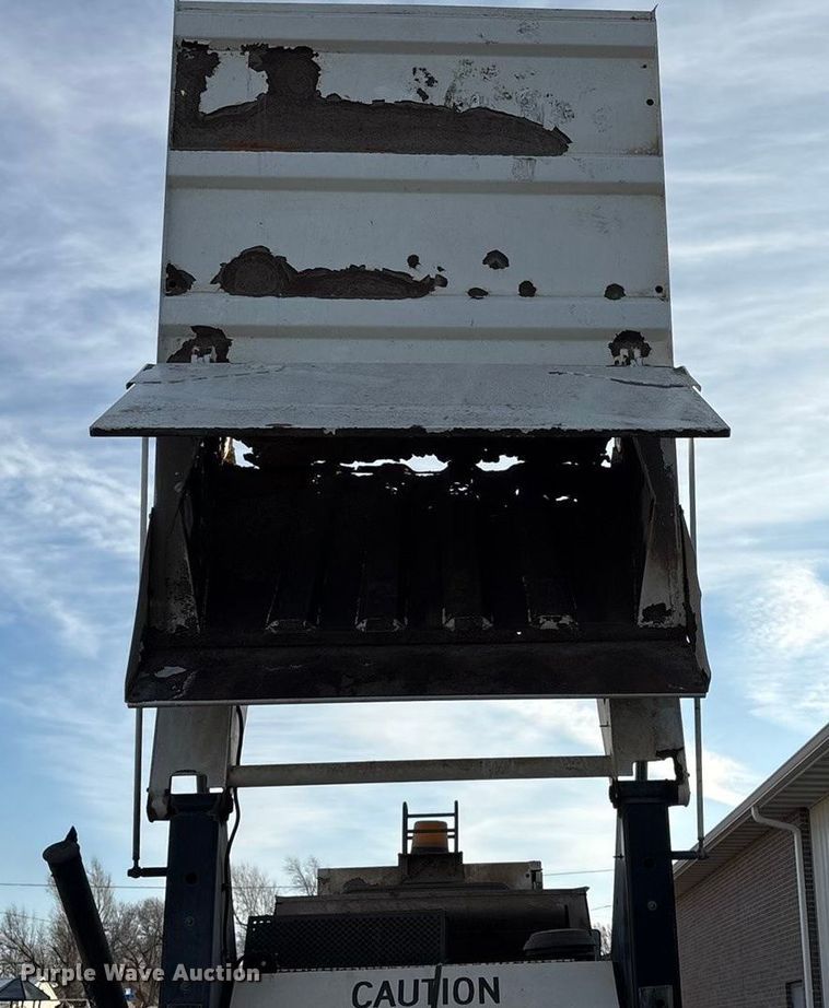 image for item ET4076 1995 Johnston V3000 SP sweeper