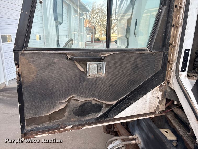 image for item ET4076 1995 Johnston V3000 SP sweeper