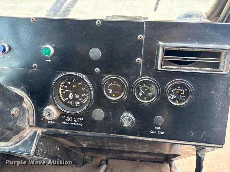 image for item ET4076 1995 Johnston V3000 SP sweeper