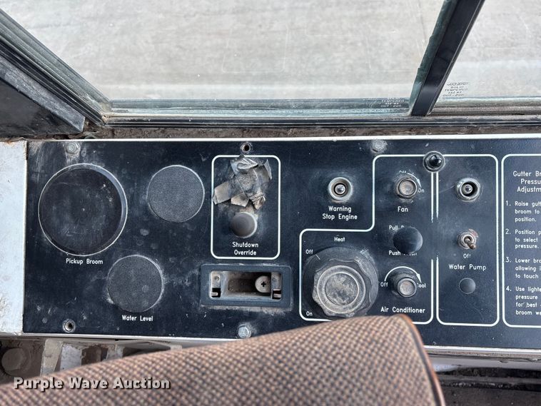 image for item ET4076 1995 Johnston V3000 SP sweeper