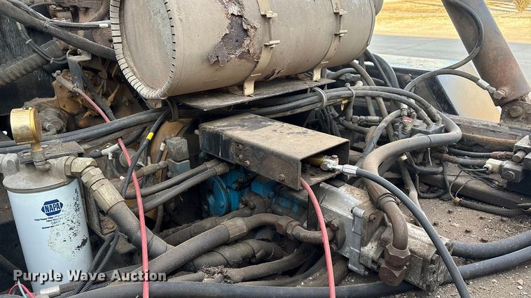 image for item ET4076 1995 Johnston V3000 SP sweeper