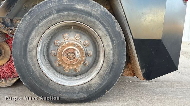 image for item ET4076 1995 Johnston V3000 SP sweeper