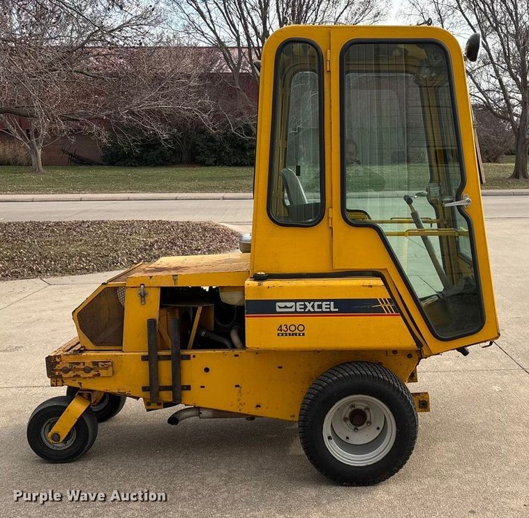 image for item ET4078 Excel 4300 Hustler lawn mower