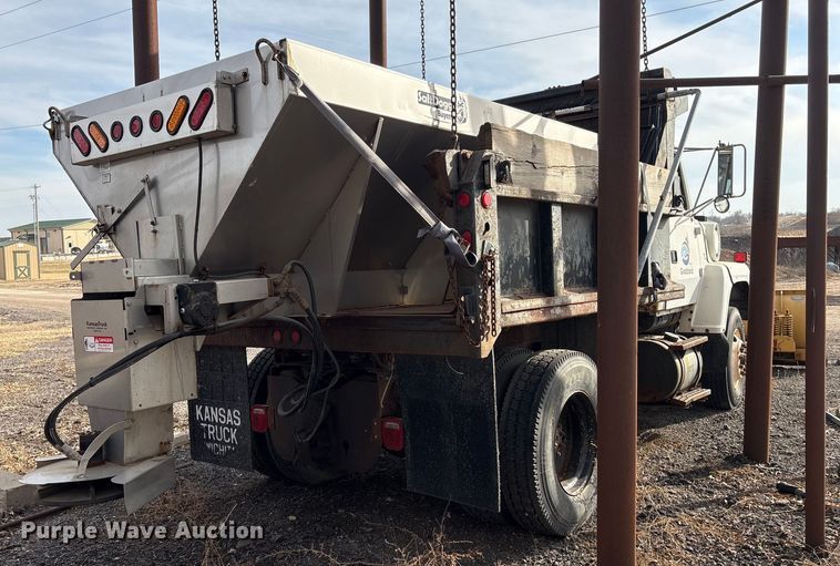 image for item ET4081 1992 Ford L8000 dump truck