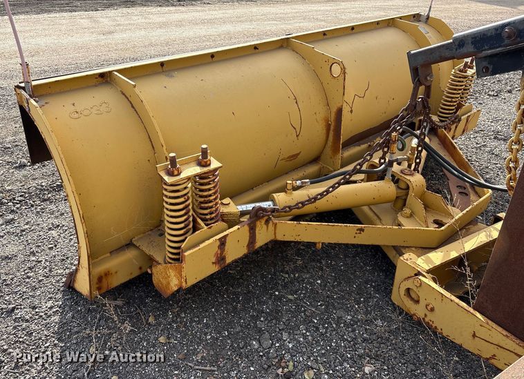 image for item ET4081 1992 Ford L8000 dump truck