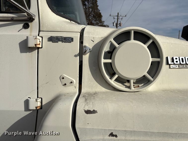 image for item ET4081 1992 Ford L8000 dump truck