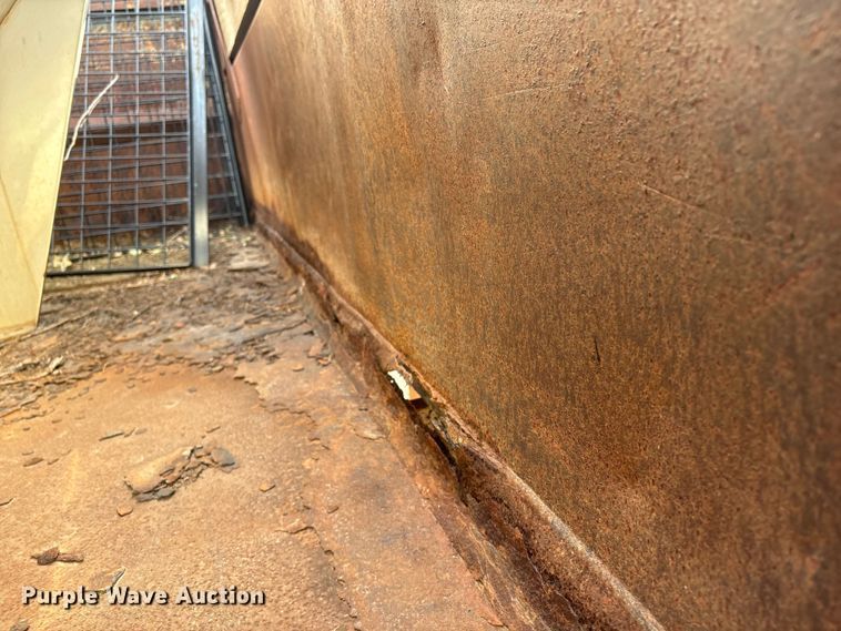 image for item ET4081 1992 Ford L8000 dump truck