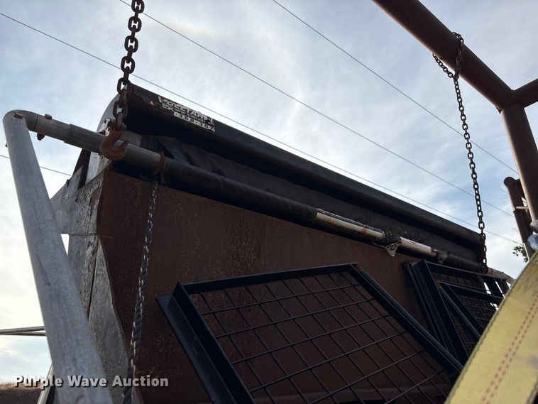 image for item ET4081 1992 Ford L8000 dump truck