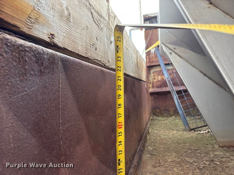 image for item ET4081 1992 Ford L8000 dump truck