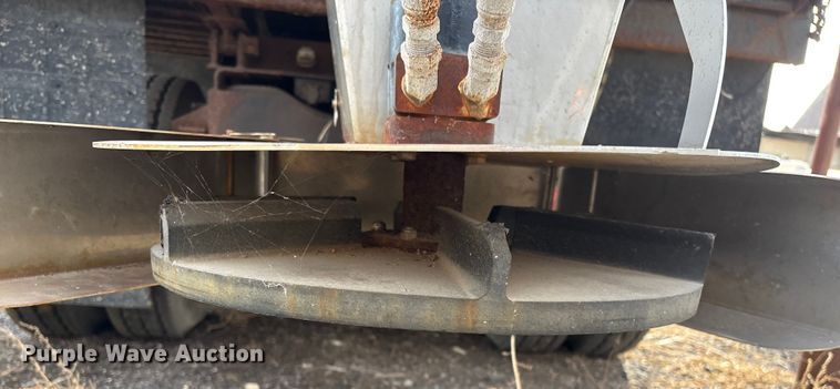 image for item ET4081 1992 Ford L8000 dump truck