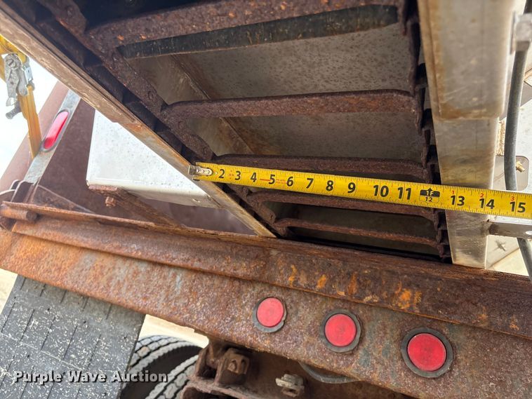 image for item ET4081 1992 Ford L8000 dump truck