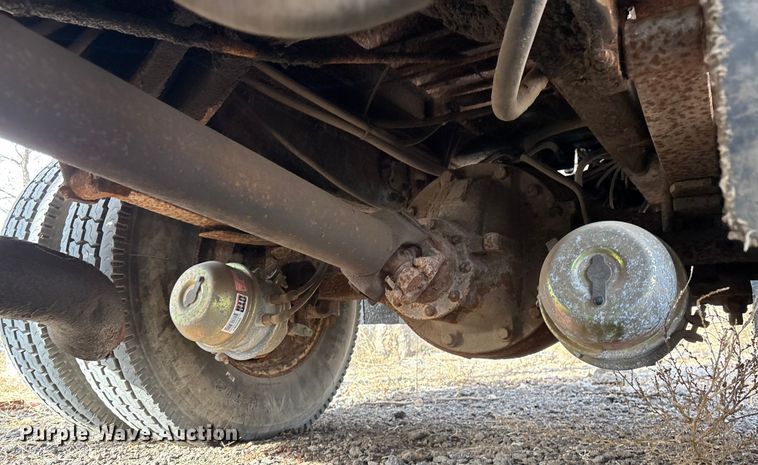 image for item ET4081 1992 Ford L8000 dump truck