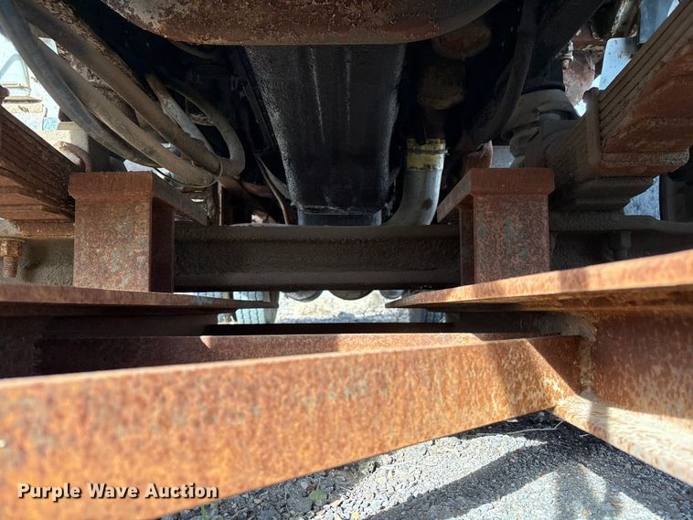 image for item ET4081 1992 Ford L8000 dump truck