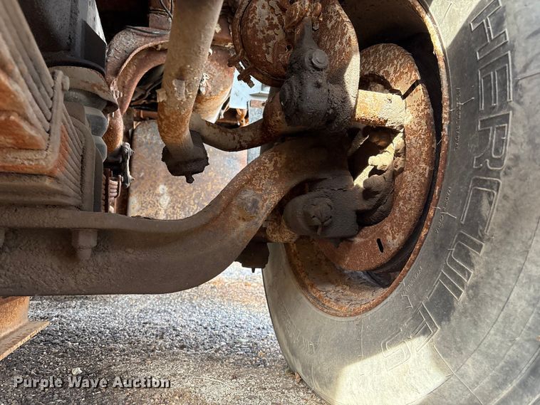 image for item ET4081 1992 Ford L8000 dump truck