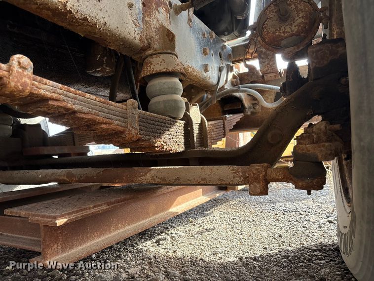 image for item ET4081 1992 Ford L8000 dump truck