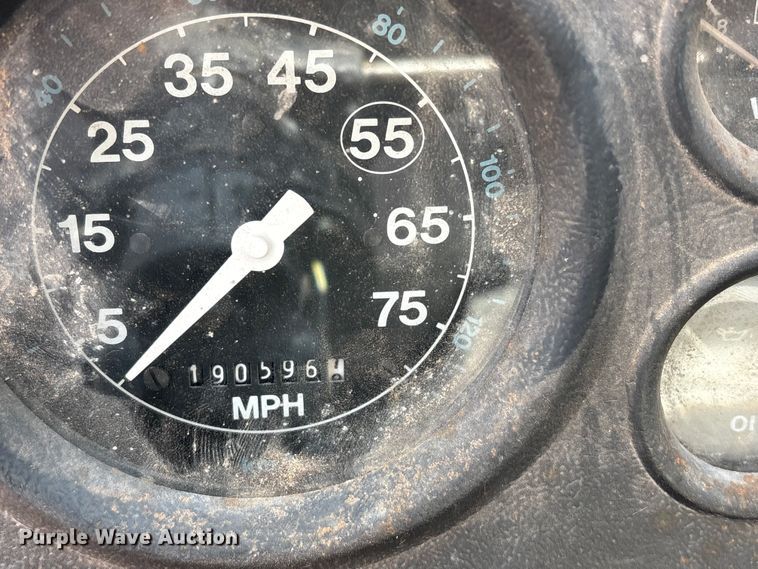 image for item ET4081 1992 Ford L8000 dump truck