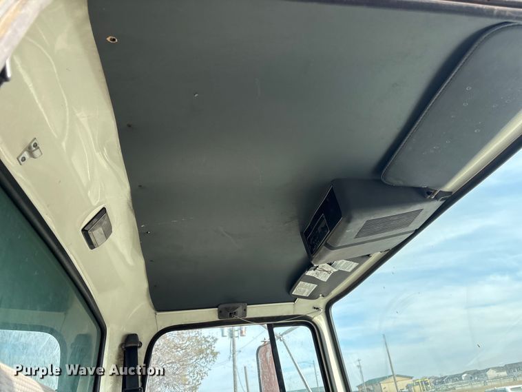 image for item ET4081 1992 Ford L8000 dump truck