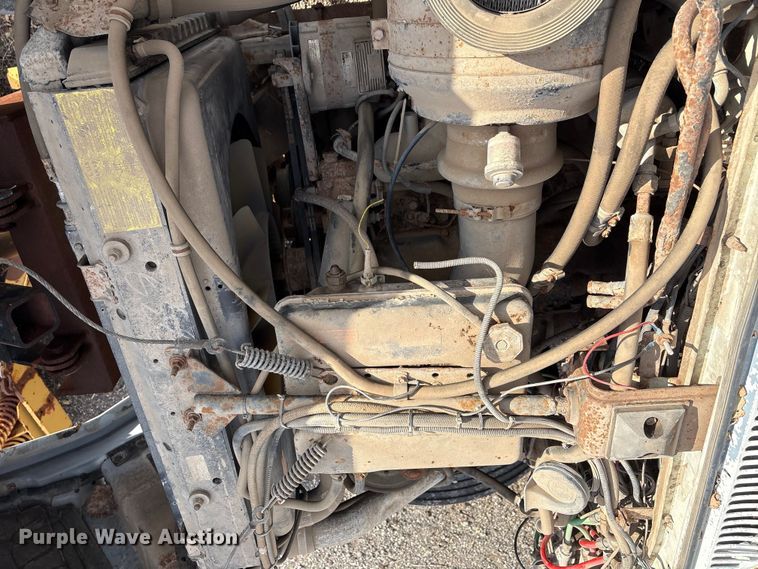 image for item ET4081 1992 Ford L8000 dump truck