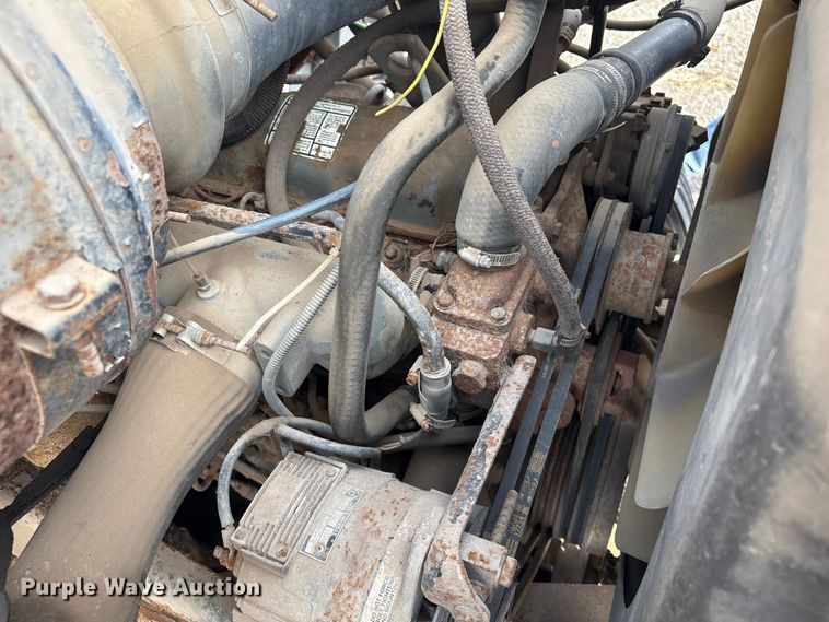 image for item ET4081 1992 Ford L8000 dump truck