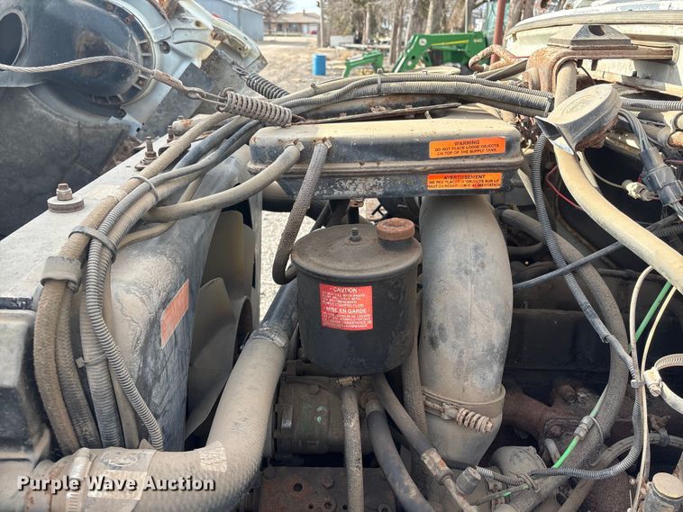 image for item ET4081 1992 Ford L8000 dump truck