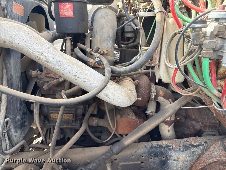 image for item ET4081 1992 Ford L8000 dump truck