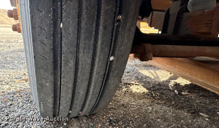 image for item ET4081 1992 Ford L8000 dump truck