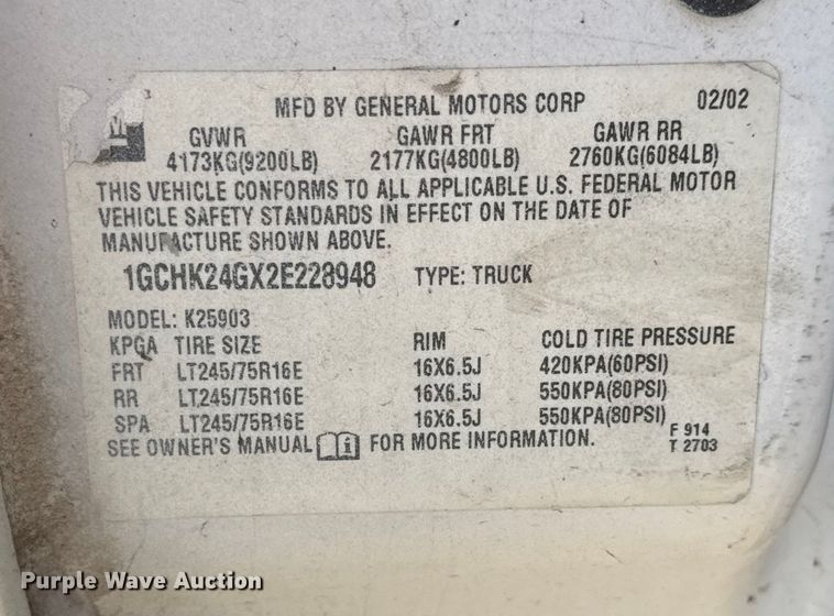 image for item ET4082 2002 Chevrolet Silverado 2500HD flatbed pickup truck