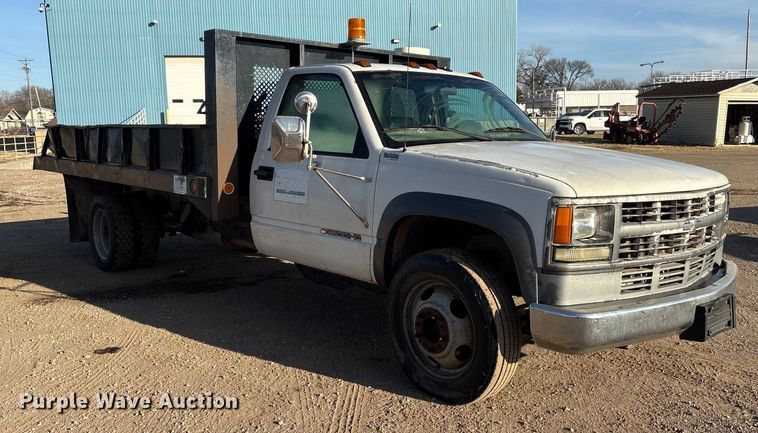 image for item ET4083 2002 Chevrolet Silverado 3500 dump bed pickup truck