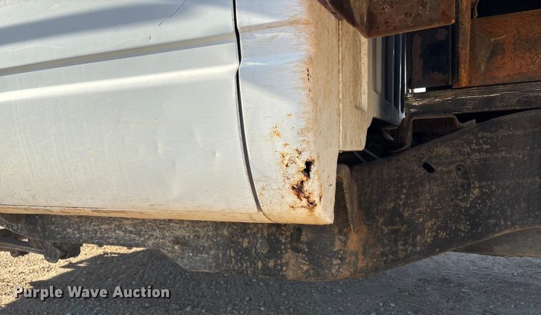 image for item ET4083 2002 Chevrolet Silverado 3500 dump bed pickup truck