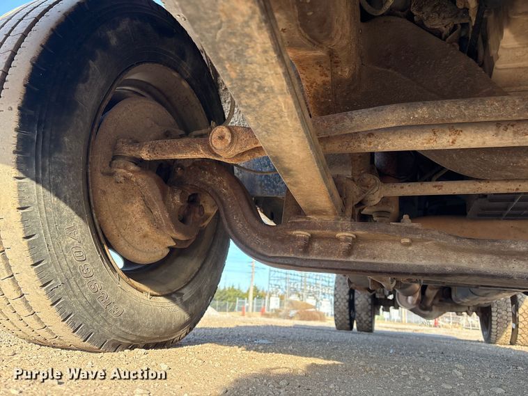 image for item ET4083 2002 Chevrolet Silverado 3500 dump bed pickup truck