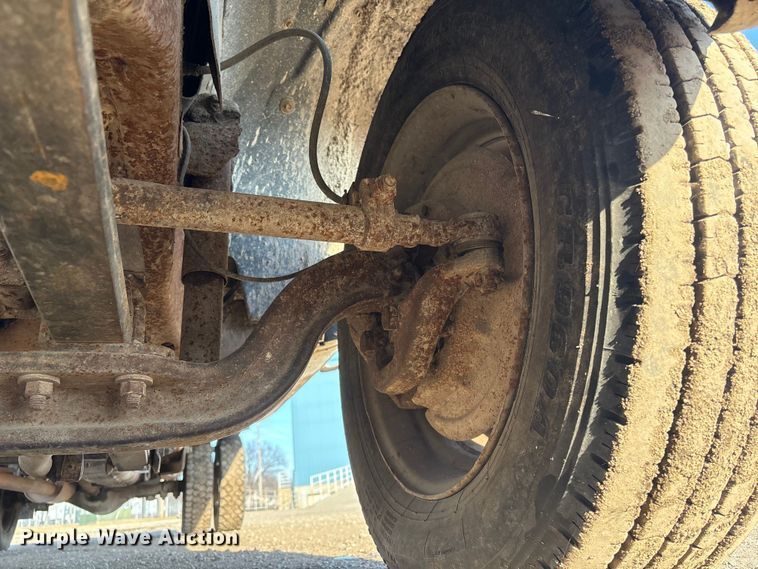 image for item ET4083 2002 Chevrolet Silverado 3500 dump bed pickup truck