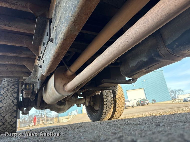 image for item ET4083 2002 Chevrolet Silverado 3500 dump bed pickup truck