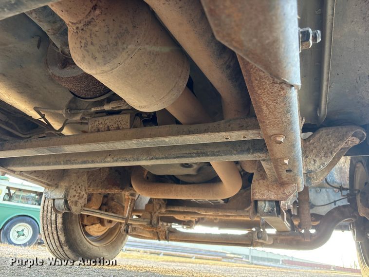 image for item ET4083 2002 Chevrolet Silverado 3500 dump bed pickup truck