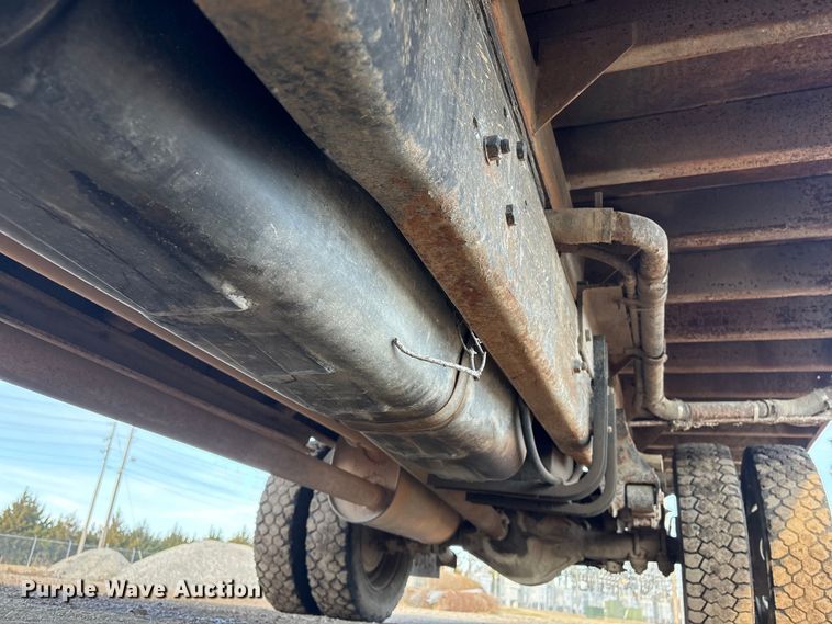 image for item ET4083 2002 Chevrolet Silverado 3500 dump bed pickup truck