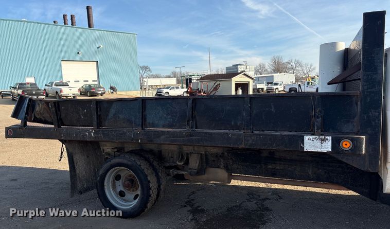 image for item ET4083 2002 Chevrolet Silverado 3500 dump bed pickup truck