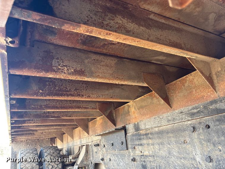 image for item ET4083 2002 Chevrolet Silverado 3500 dump bed pickup truck