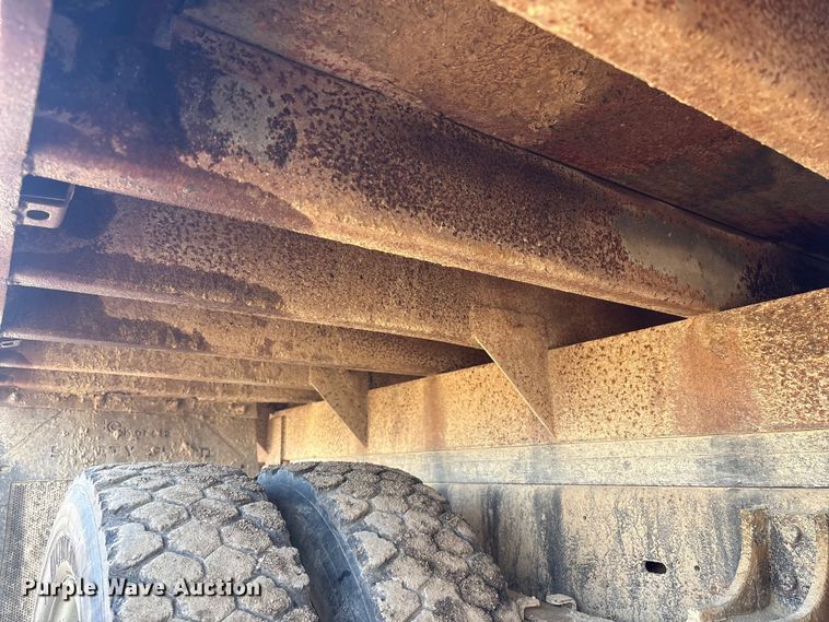 image for item ET4083 2002 Chevrolet Silverado 3500 dump bed pickup truck