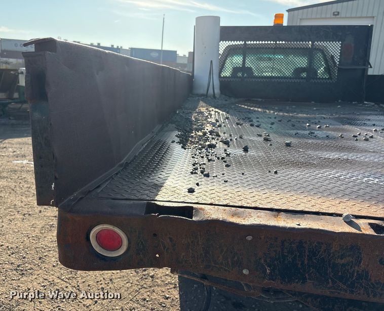 image for item ET4083 2002 Chevrolet Silverado 3500 dump bed pickup truck