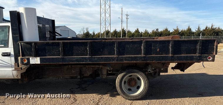 image for item ET4083 2002 Chevrolet Silverado 3500 dump bed pickup truck