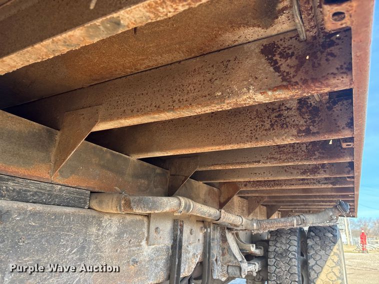 image for item ET4083 2002 Chevrolet Silverado 3500 dump bed pickup truck