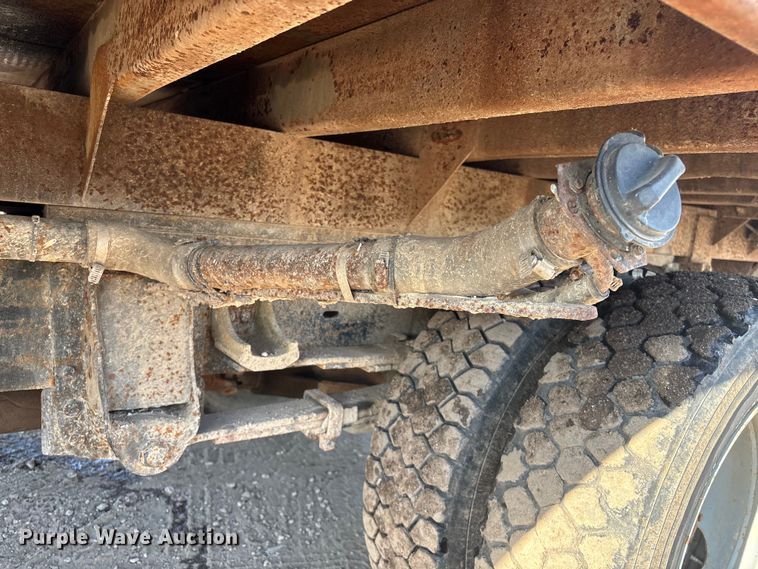 image for item ET4083 2002 Chevrolet Silverado 3500 dump bed pickup truck