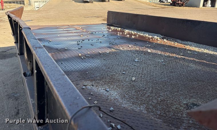 image for item ET4083 2002 Chevrolet Silverado 3500 dump bed pickup truck