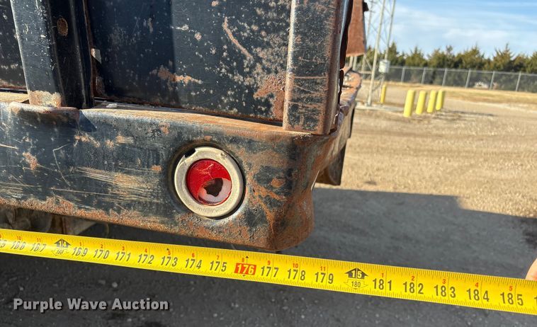 image for item ET4083 2002 Chevrolet Silverado 3500 dump bed pickup truck