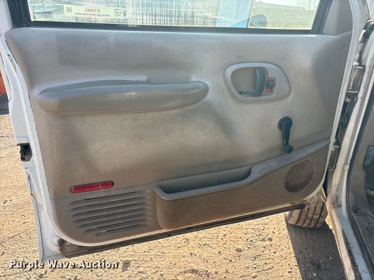 image for item ET4083 2002 Chevrolet Silverado 3500 dump bed pickup truck