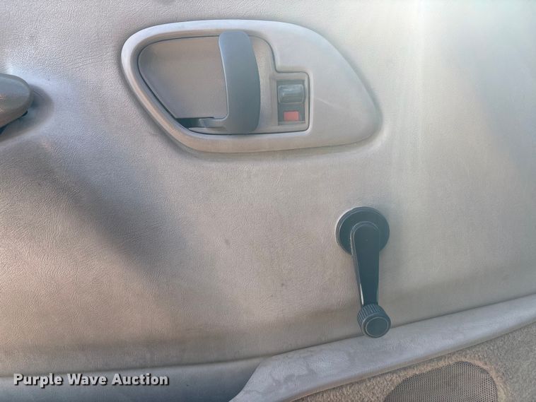 image for item ET4083 2002 Chevrolet Silverado 3500 dump bed pickup truck