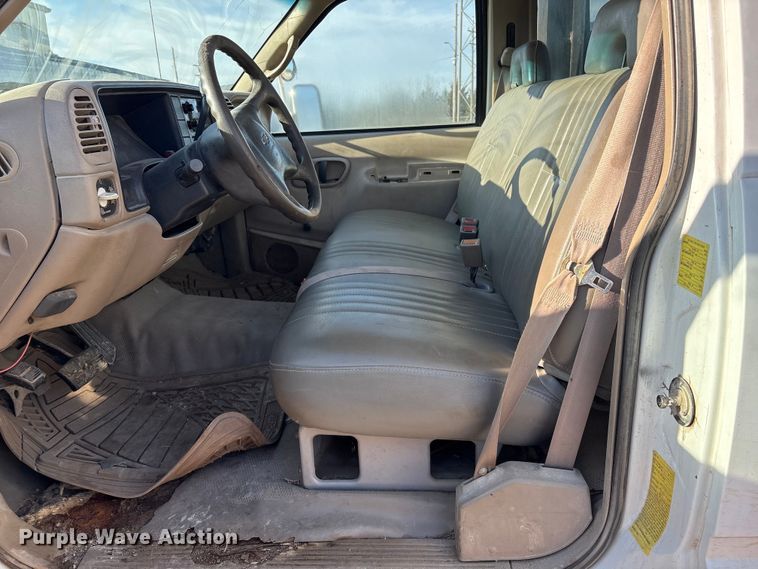 image for item ET4083 2002 Chevrolet Silverado 3500 dump bed pickup truck