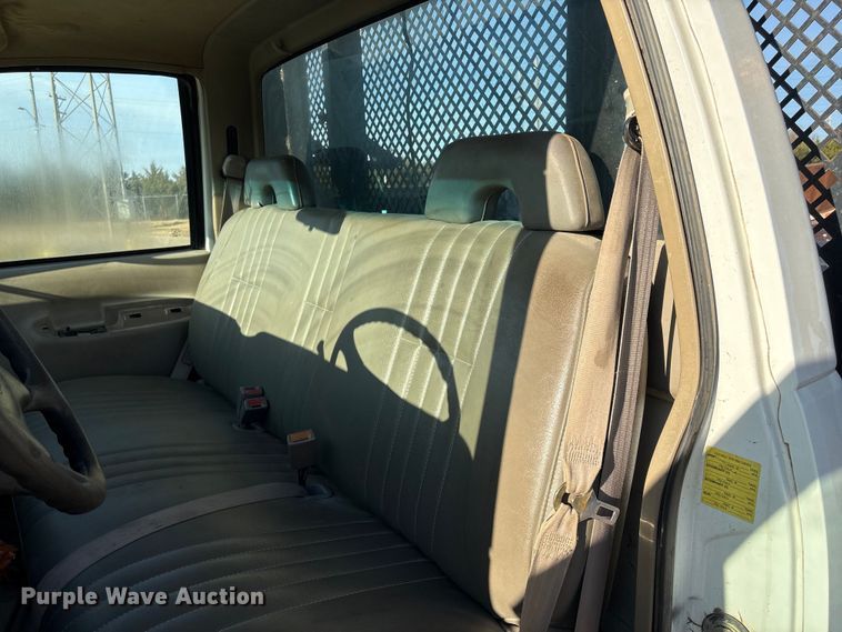 image for item ET4083 2002 Chevrolet Silverado 3500 dump bed pickup truck