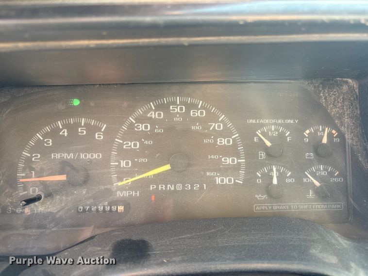 image for item ET4083 2002 Chevrolet Silverado 3500 dump bed pickup truck