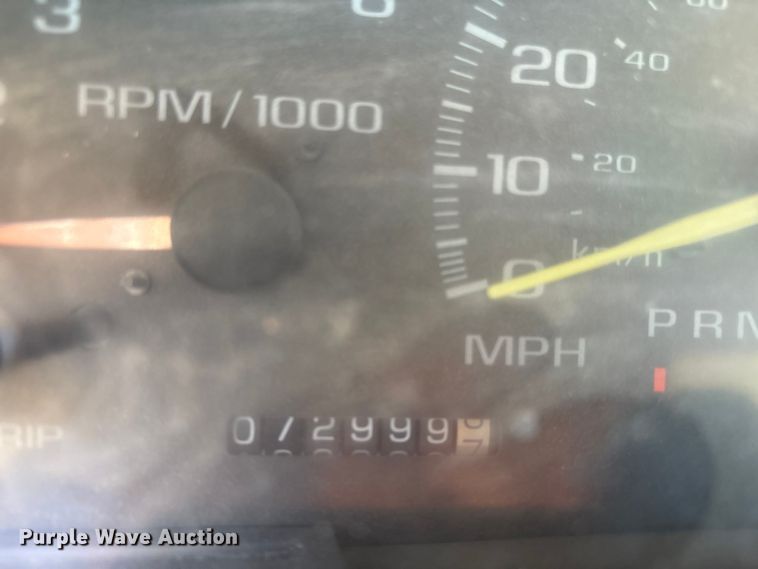 image for item ET4083 2002 Chevrolet Silverado 3500 dump bed pickup truck