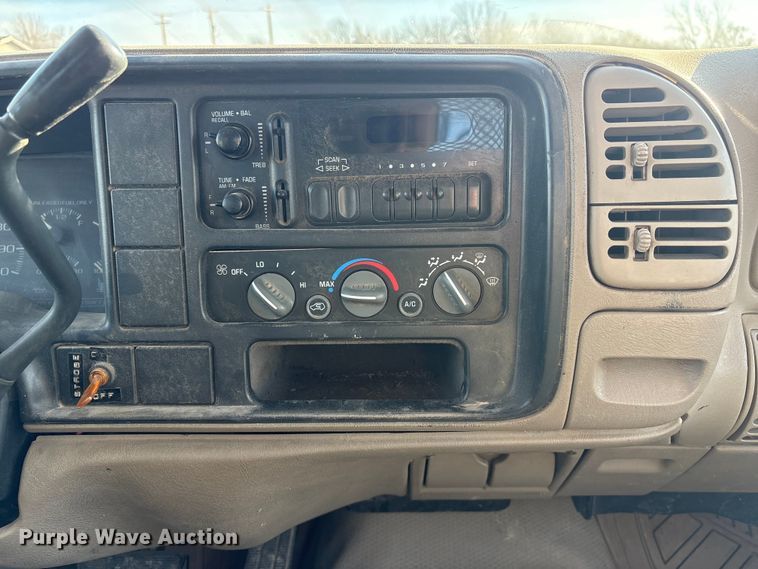 image for item ET4083 2002 Chevrolet Silverado 3500 dump bed pickup truck